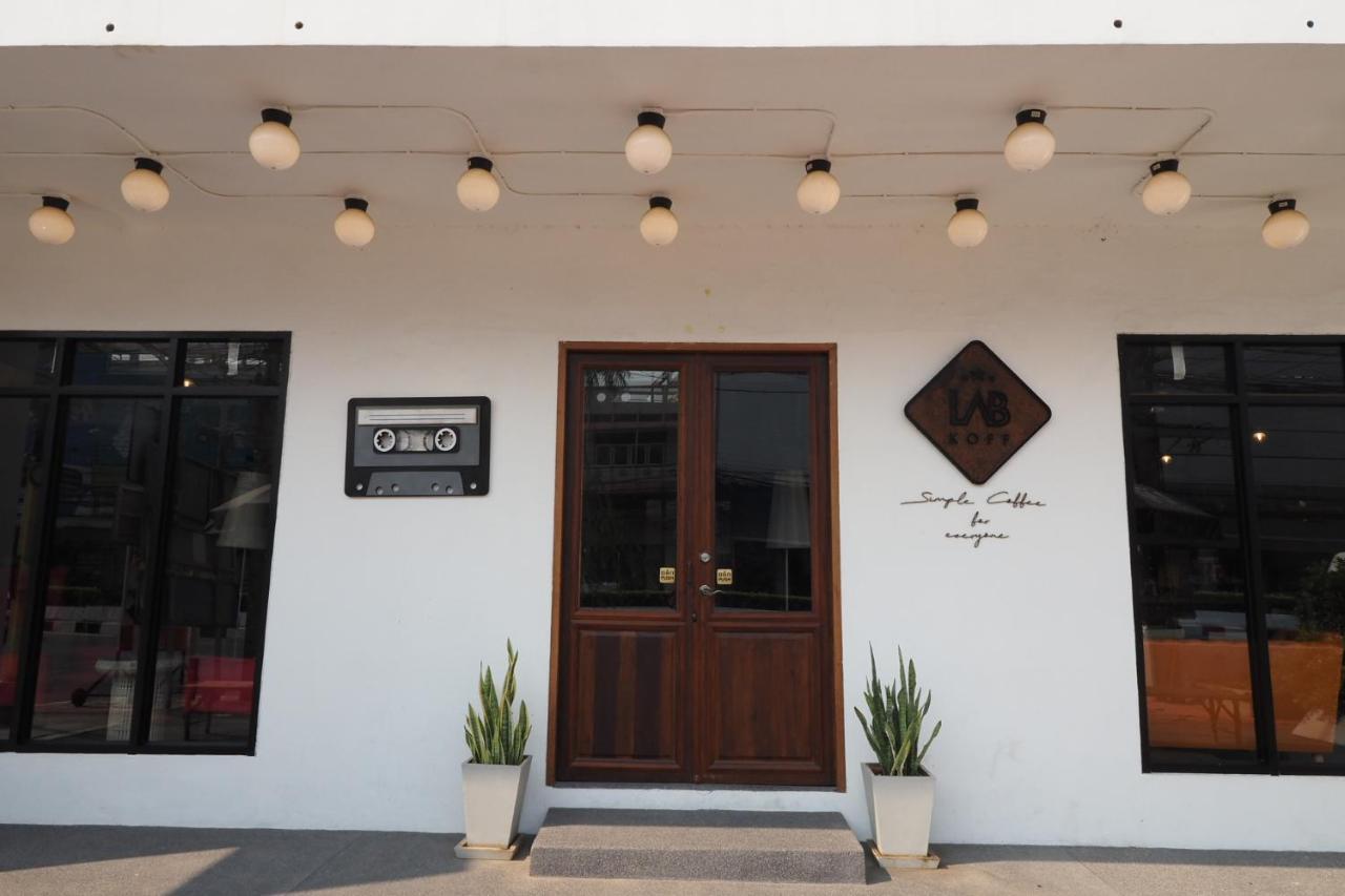 Labkoff Cafe And Hostel Kanchanaburi Buitenkant foto