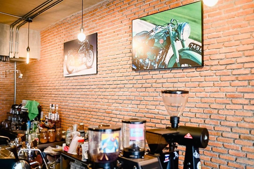 Labkoff Cafe And Hostel Kanchanaburi Buitenkant foto